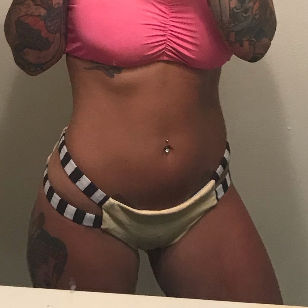 Strappy bikini bottom